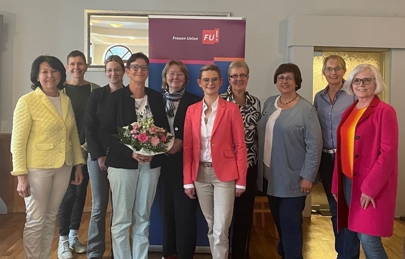 Der Vorstand der CDU Frauen Union KV Meppen und die CDU-Kandidatin Lara Evers sowie Margret Berghoff die aus dem Vorstand verabschiedet wurde.